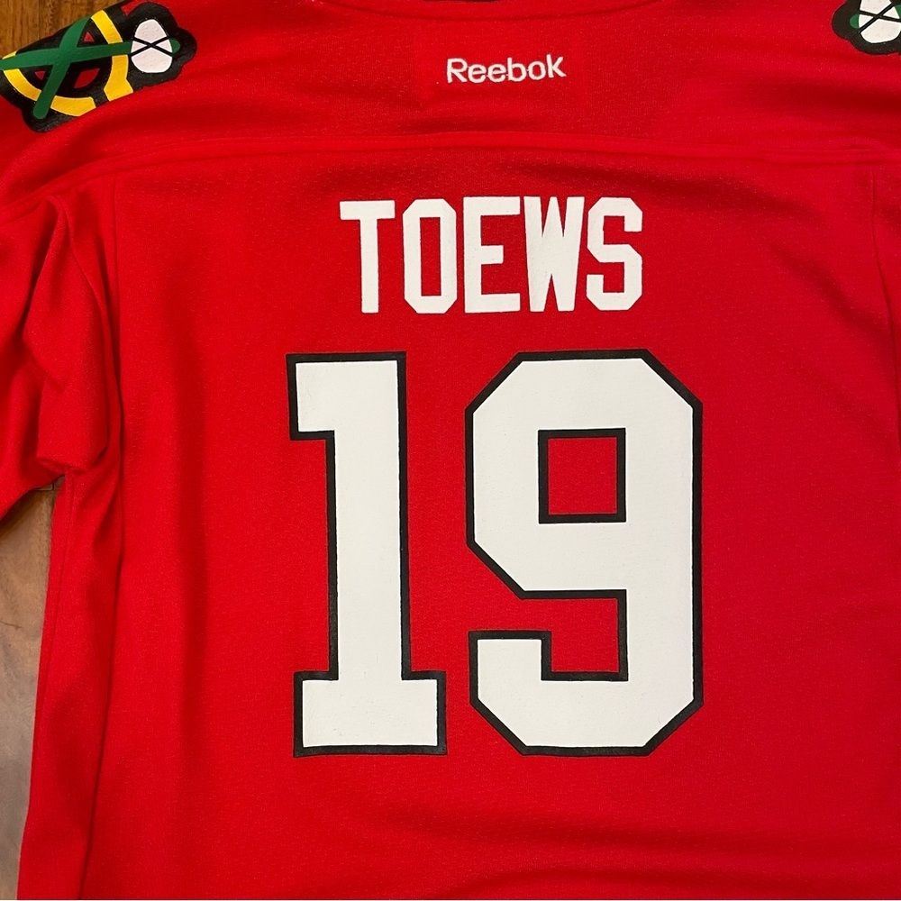 Jonathan Toews #19 Chicago Blackhawks C NHL Reebok Hockey Jersey Youth Size LX. - Picture 9 of 13